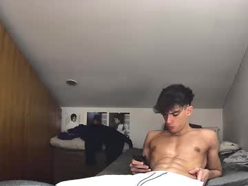 Giovyyx Chaturbate stream image from March 24, 2025