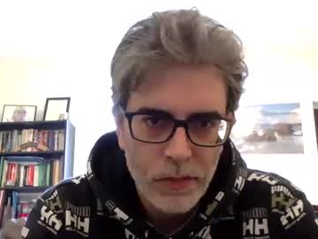 Oggs48 Chaturbate stream image from March 24, 2025