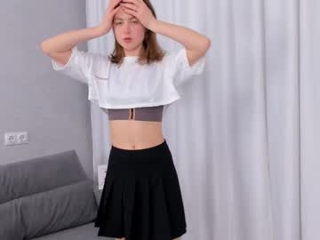 Katieedgington Chaturbate stream image from March 24, 2025
