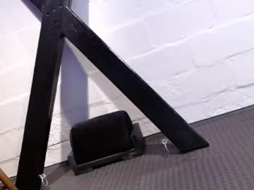 Longleanguy9 Chaturbate stream image from March 24, 2025