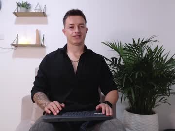 Mykeowen_ Chaturbate stream image from March 24, 2025