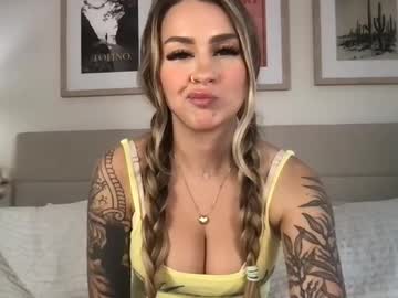 Tinyelena Chaturbate stream image from March 25, 2025