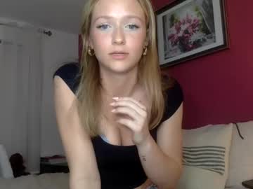 Korinaluv Chaturbate stream image from March 25, 2025
