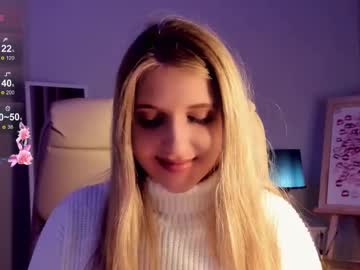 Evacadooo Chaturbate stream image from March 25, 2025