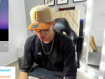 Arthur_Davies Chaturbate stream image from March 25, 2025