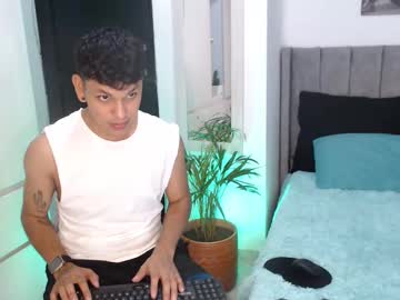 Barry4u1 Chaturbate stream image from March 25, 2025
