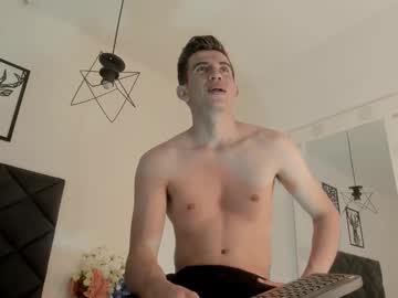 Mikaelslow Chaturbate stream image from March 25, 2025