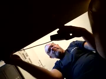 Player17171717 Chaturbate stream image from March 25, 2025