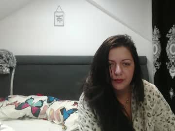 Helenhh Chaturbate stream image from March 25, 2025