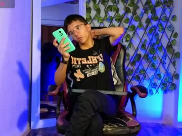 Thundertwist066 Chaturbate stream image from March 25, 2025