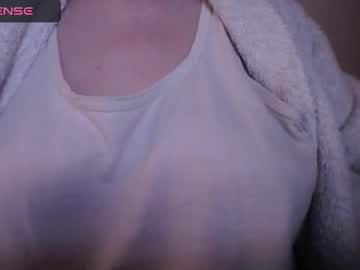 Lenagolden Chaturbate stream image from March 25, 2025