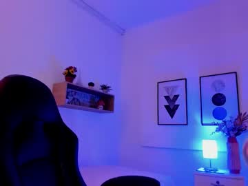 Little_Amber_12 Chaturbate stream image from March 25, 2025