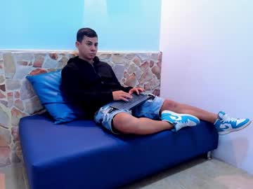 Kevin_Hott19 Chaturbate stream image from March 25, 2025