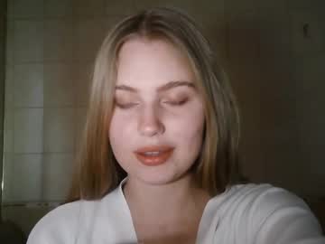 Livluna Chaturbate stream image from March 25, 2025
