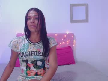 Issa_Kitty Chaturbate stream image from March 25, 2025