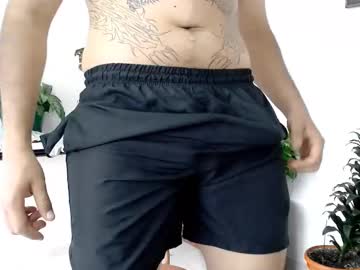 Naugthytayrone Chaturbate stream image from March 25, 2025