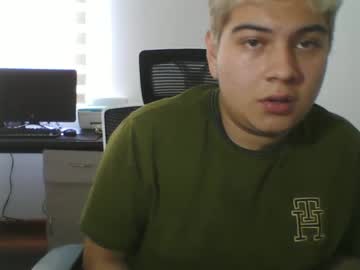 Strawberryboo Chaturbate stream image from March 25, 2025