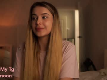 Elisa_Moon Chaturbate stream image from March 25, 2025