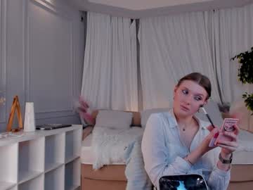 Esmebenham Chaturbate stream image from March 25, 2025