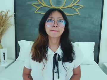 Yommi_Winx Chaturbate stream image from March 25, 2025