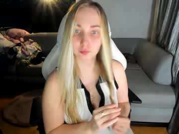 Singlemother5619 Chaturbate stream image from March 26, 2025