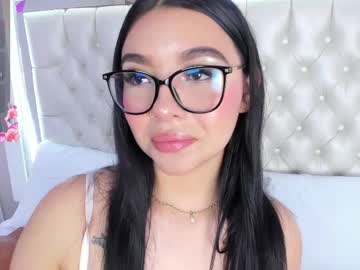 Emmarous21 Chaturbate stream image from March 26, 2025