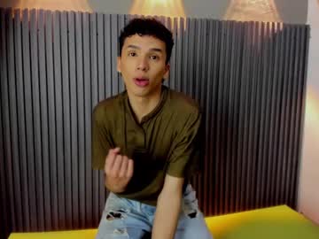 Seantroyy Chaturbate stream image from March 26, 2025