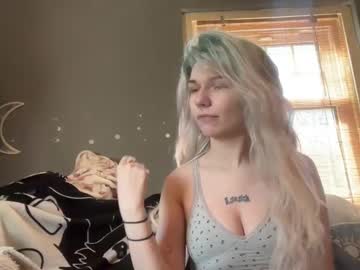 Lizzyylovesick Chaturbate stream image from March 26, 2025