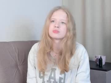 Beesbuzzz Chaturbate stream image from March 26, 2025