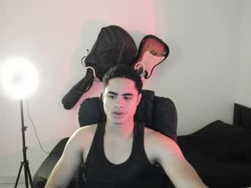 Zenhzu Chaturbate stream image from March 26, 2025