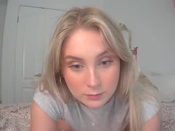 Bellaryderr Chaturbate stream image from March 26, 2025