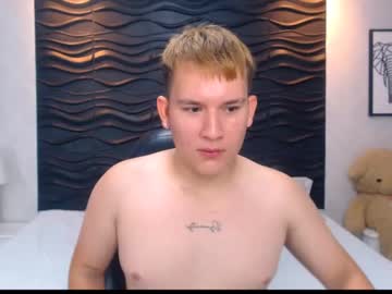 Alexx_Moore Chaturbate stream image from March 26, 2025