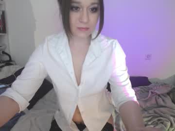 Eviecuster Chaturbate stream image from March 26, 2025