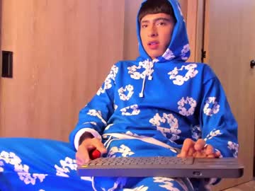 Liam_055 Chaturbate stream image from March 27, 2025