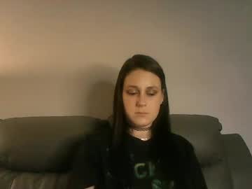 Funsizereignbow Chaturbate stream image from March 27, 2025