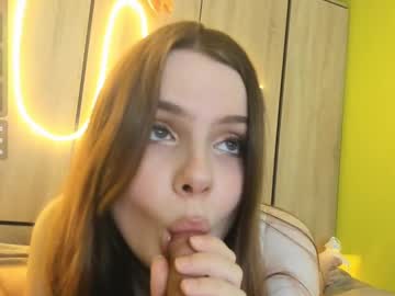 Honeykuronami Chaturbate stream image from March 27, 2025