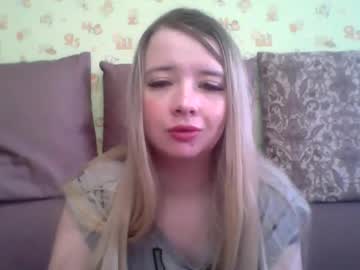 Universeemily Chaturbate stream image from March 27, 2025