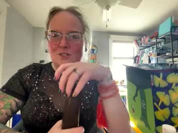 Katielistens Chaturbate stream image from March 27, 2025
