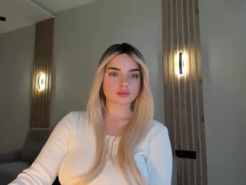 Auroraauraq Chaturbate stream image from March 27, 2025