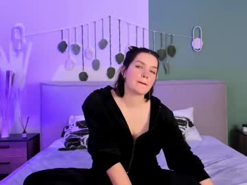 Emmacaparelli Chaturbate stream image from March 27, 2025