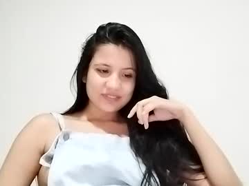 Riahnmell Chaturbate stream image from March 27, 2025