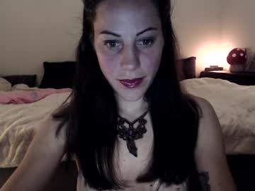 Christinaloveme Chaturbate stream image from March 27, 2025