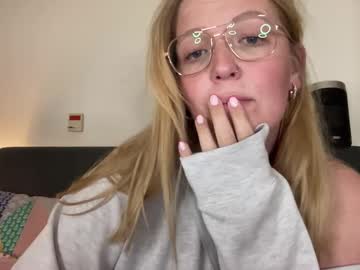 Barbiegirl966 Chaturbate stream image from March 27, 2025