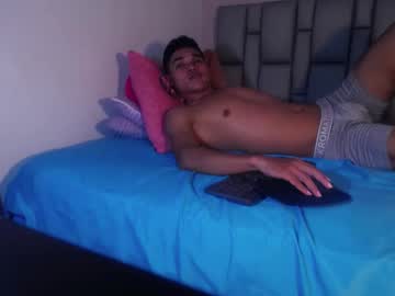 Andres_Maclow Chaturbate stream image from March 27, 2025