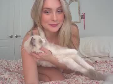 Bellaryderr Chaturbate stream image from March 27, 2025