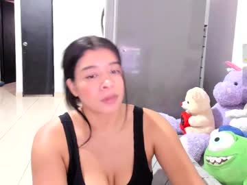 Tryaa_Belluci Chaturbate stream image from March 27, 2025