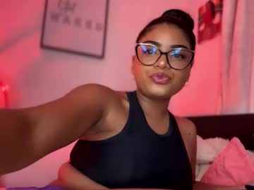 Carlymonroee_ Chaturbate stream image from March 27, 2025