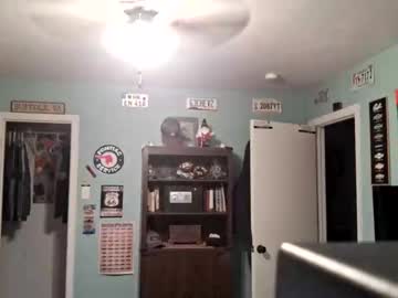 Geeasy17 Chaturbate stream image from March 28, 2025