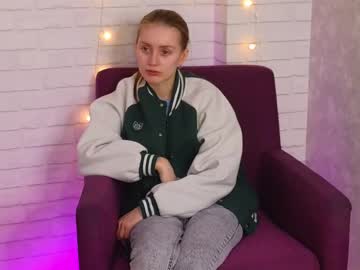 Shellyreynolds Chaturbate stream image from March 28, 2025