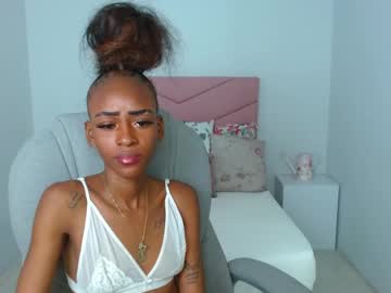Petitekatherine Chaturbate stream image from March 28, 2025